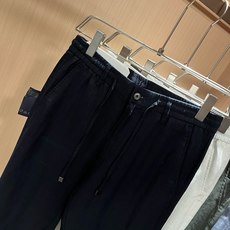 PRA*DA普*达 2026春夏新款男士休闲亚麻休闲裤,高端品质之选……一款休闲裤兼备的百搭裤装,也是男士衣橱里不可缺少 PRA*DA普*达 2026春夏新款男士休闲亚麻休闲裤,高端品质之选……一款休闲裤兼备的百搭裤装,也是男士衣橱里不可缺少