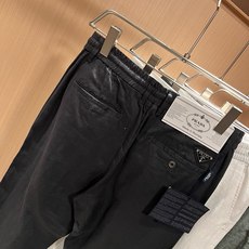 PRA*DA普*达 2026春夏新款男士休闲亚麻休闲裤,高端品质之选……一款休闲裤兼备的百搭裤装,也是男士衣橱里不可缺少 PRA*DA普*达 2026春夏新款男士休闲亚麻休闲裤,高端品质之选……一款休闲裤兼备的百搭裤装,也是男士衣橱里不可缺少