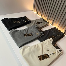 VERS*CE/范*哲 2026春夏新款时尚休闲西裤,定制原版弹力氨纶面料!展现西裤自然垂坠感勾勒出自若与儒雅。日常穿着 VERS*CE/范*哲 2026春夏新款时尚休闲西裤,定制原版弹力氨纶面料!展现西裤自然垂坠感勾勒出自若与儒雅。日常穿着