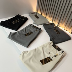 VERS*CE/范*哲 2026春夏新款时尚休闲西裤,定制原版弹力氨纶面料!展现西裤自然垂坠感勾勒出自若与儒雅。日常穿着 VERS*CE/范*哲 2026春夏新款时尚休闲西裤,定制原版弹力氨纶面料!展现西裤自然垂坠感勾勒出自若与儒雅。日常穿着