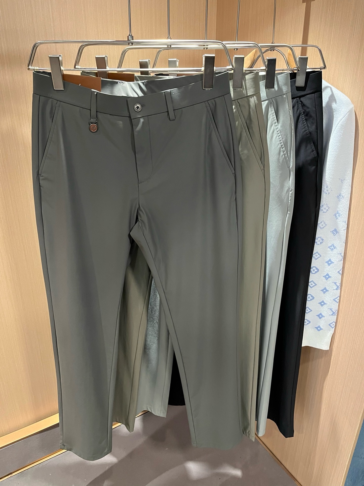 Loro Piana诺悠翩雅 2026春夏新品男士时装款高端休闲裤，香港洋行渠道货，日本原厂出品，纯血统品质，完美延续了