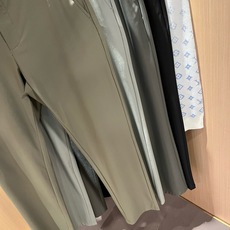 Loro Piana诺悠翩雅 2026春夏新品男士时装款高端休闲裤,香港洋行渠道货,日本原厂出品,纯血统品质,完美延续了 Loro Piana诺悠翩雅 2026春夏新品男士时装款高端休闲裤,香港洋行渠道货,日本原厂出品,纯血统品质,完美延续了