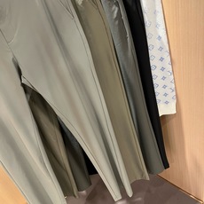 Loro Piana诺悠翩雅 2026春夏新品男士时装款高端休闲裤,香港洋行渠道货,日本原厂出品,纯血统品质,完美延续了 Loro Piana诺悠翩雅 2026春夏新品男士时装款高端休闲裤,香港洋行渠道货,日本原厂出品,纯血统品质,完美延续了