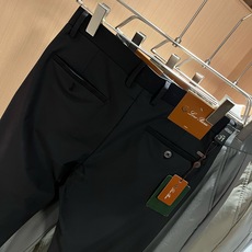 Loro Piana诺悠翩雅 2026春夏新品男士时装款高端休闲裤,香港洋行渠道货,日本原厂出品,纯血统品质,完美延续了 Loro Piana诺悠翩雅 2026春夏新品男士时装款高端休闲裤,香港洋行渠道货,日本原厂出品,纯血统品质,完美延续了