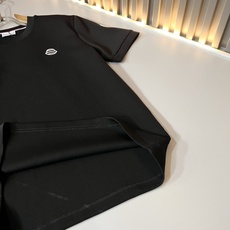 Moncler蒙口2026秋冬新款贸易订单短袖打底衫,全品相!!网红款!胸前logo图案刺绣设计!上身舒适透气,不僵硬, Moncler蒙口2026秋冬新款贸易订单短袖打底衫,全品相!!网红款!胸前logo图案刺绣设计!上身舒适透气,不僵硬,