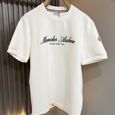 Moncler蒙口2026秋冬新款贸易订单短袖打底衫,全品相!!网红款!胸前logo图案刺绣设计!上身舒适透气,不僵硬, Moncler蒙口2026秋冬新款贸易订单短袖打底衫,全品相!!网红款!胸前logo图案刺绣设计!上身舒适透气,不僵硬,