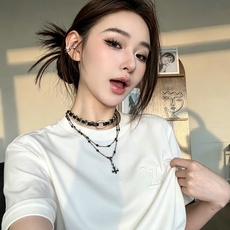 LouisVuitt*路易*登 2026秋冬新款男女👫短袖打底衫,非常时髦胸前logo刺绣修饰!区别于以往的不同,宣示品 LouisVuitt*路易*登 2026秋冬新款男女👫短袖打底衫,非常时髦胸前logo刺绣修饰!区别于以往的不同,宣示品