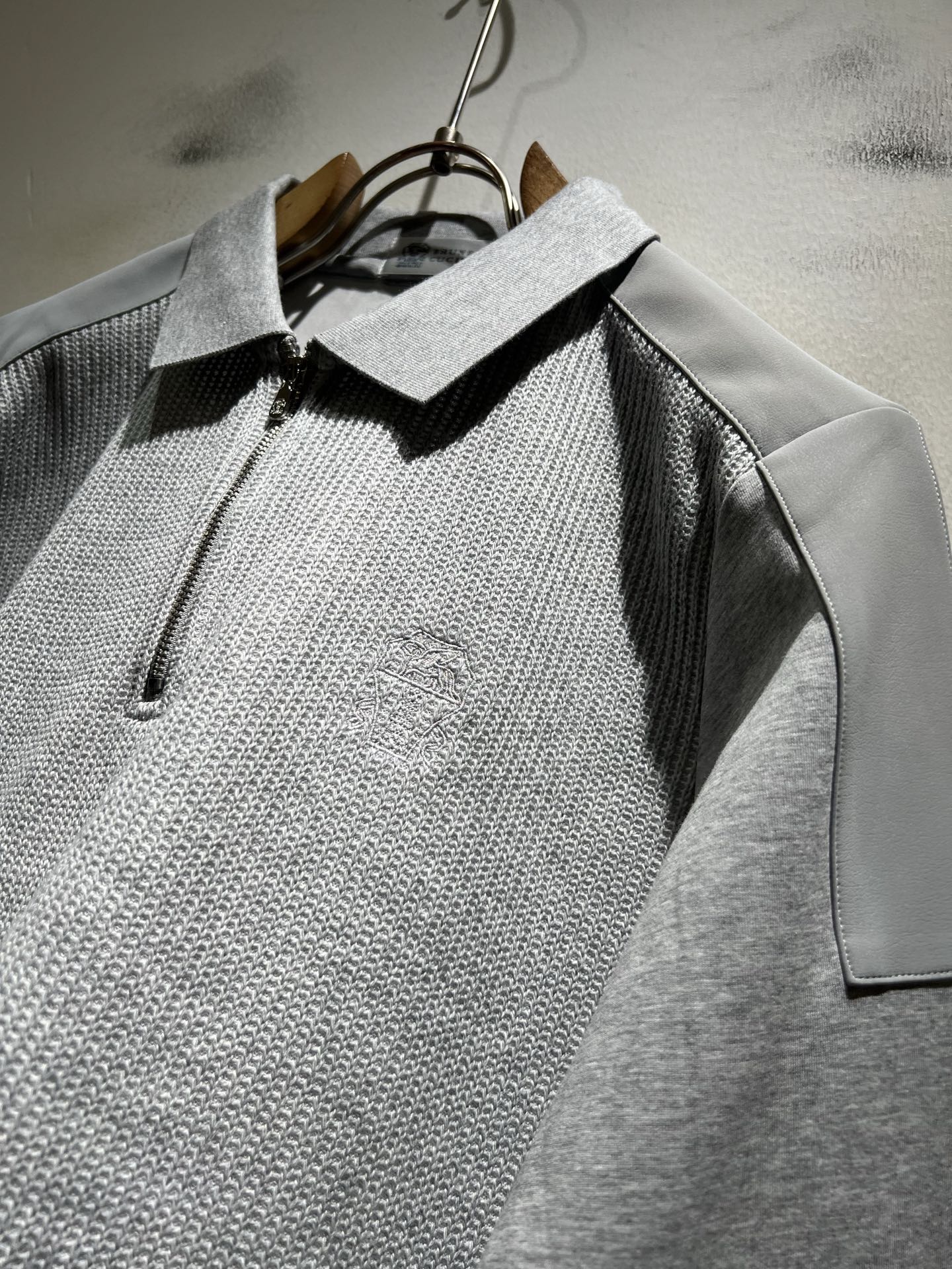 BC-Brunello Cucineli 2026秋冬新款男士针织卫衣,众多明星都爱穿的时尚百搭单品!喜欢经典简约的朋友 BC-Brunello Cucineli 2026秋冬新款男士针织卫衣,众多明星都爱穿的时尚百搭单品!喜欢经典简约的朋友