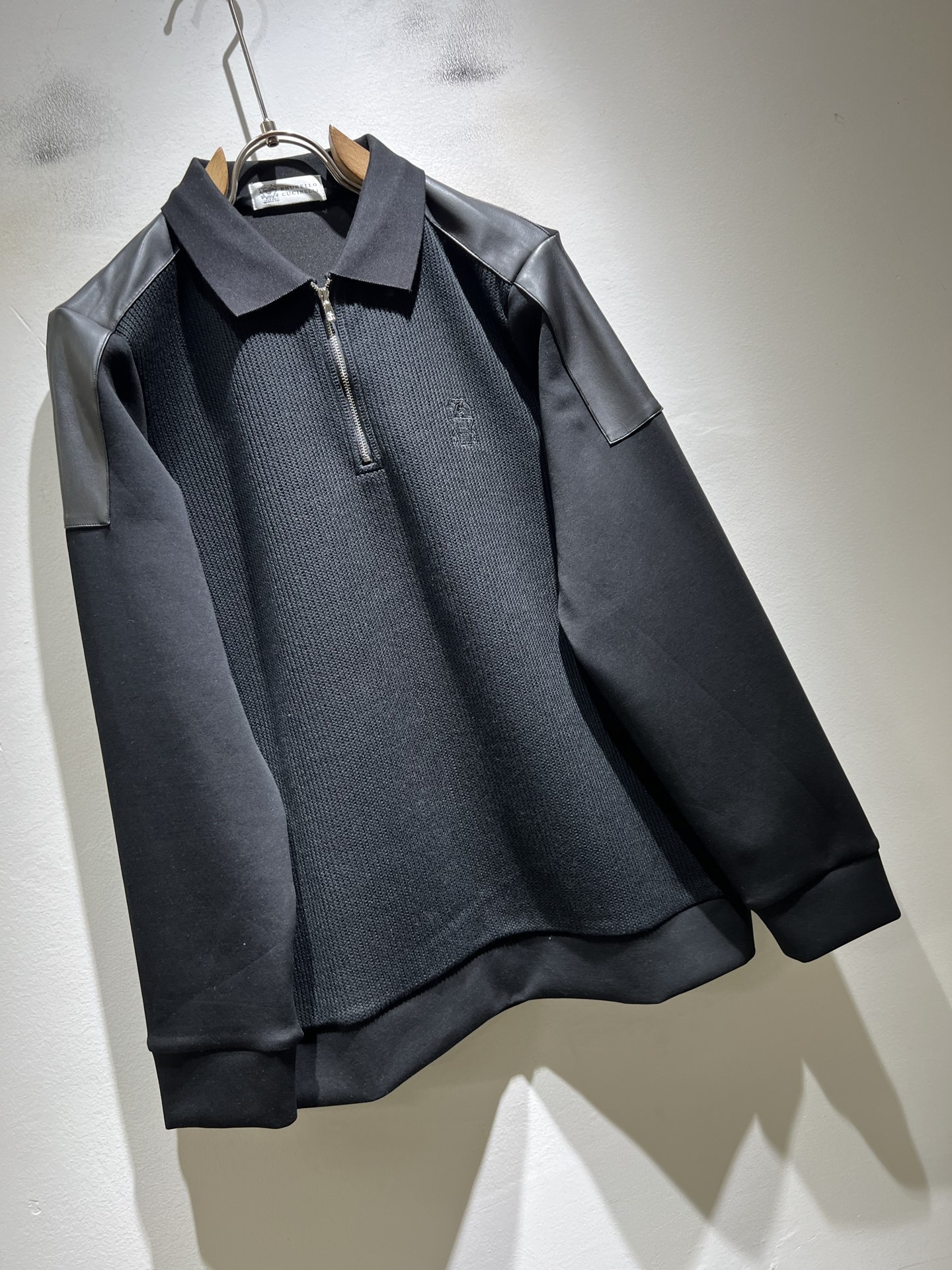 BC-Brunello Cucineli 2026秋冬新款男士针织卫衣,众多明星都爱穿的时尚百搭单品!喜欢经典简约的朋友 BC-Brunello Cucineli 2026秋冬新款男士针织卫衣,众多明星都爱穿的时尚百搭单品!喜欢经典简约的朋友