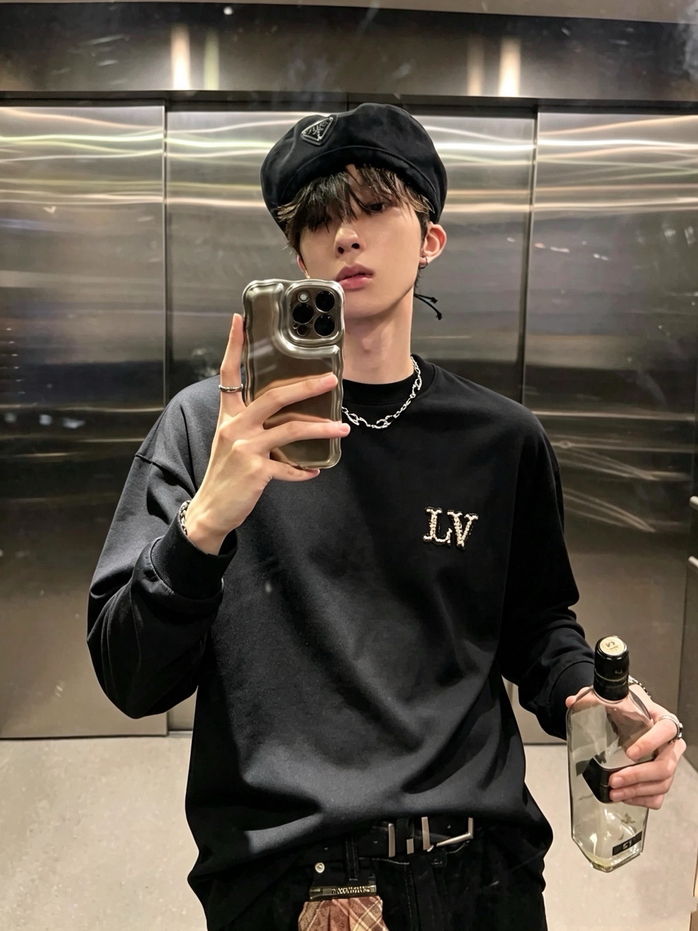 LouisVuitt*路易*登 2026秋冬新款男士长袖打底衫，非常时髦胸前logo刺绣修饰！区别于以往的不同，宣示品牌