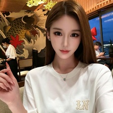 LouisVuitt*路易*登 2026秋冬新款男士长袖打底衫,非常时髦胸前logo刺绣修饰!区别于以往的不同,宣示品牌 LouisVuitt*路易*登 2026秋冬新款男士长袖打底衫,非常时髦胸前logo刺绣修饰!区别于以往的不同,宣示品牌