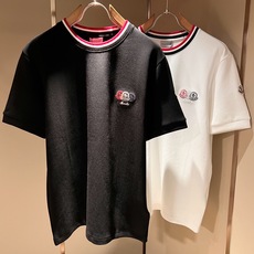 Moncler蒙口2026秋冬新款贸易订单打底衫,全品相!!网红款!胸前logo图案刺绣设计!上身舒适透气,不僵硬,整体 Moncler蒙口2026秋冬新款贸易订单打底衫,全品相!!网红款!胸前logo图案刺绣设计!上身舒适透气,不僵硬,整体