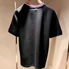 Moncler蒙口2026秋冬新款贸易订单打底衫,全品相!!网红款!胸前logo图案刺绣设计!上身舒适透气,不僵硬,整体 Moncler蒙口2026秋冬新款贸易订单打底衫,全品相!!网红款!胸前logo图案刺绣设计!上身舒适透气,不僵硬,整体