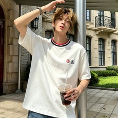 Moncler蒙口2026秋冬新款贸易订单打底衫,全品相!!网红款!胸前logo图案刺绣设计!上身舒适透气,不僵硬,整体 Moncler蒙口2026秋冬新款贸易订单打底衫,全品相!!网红款!胸前logo图案刺绣设计!上身舒适透气,不僵硬,整体