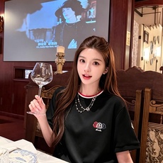 Moncler蒙口2026秋冬新款贸易订单打底衫,全品相!!网红款!胸前logo图案刺绣设计!上身舒适透气,不僵硬,整体 Moncler蒙口2026秋冬新款贸易订单打底衫,全品相!!网红款!胸前logo图案刺绣设计!上身舒适透气,不僵硬,整体