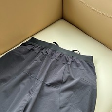On Running 2026春夏新款休闲运动风格休闲短裤裤,户外品牌可能大家第一想到的就是给人一种标签试的感觉!除了在 On Running 2026春夏新款休闲运动风格休闲短裤裤,户外品牌可能大家第一想到的就是给人一种标签试的感觉!除了在