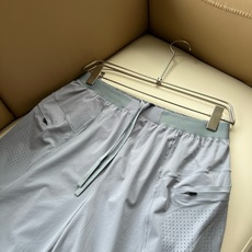 On Running 2026春夏新款休闲运动风格休闲短裤裤,户外品牌可能大家第一想到的就是给人一种标签试的感觉!除了在 On Running 2026春夏新款休闲运动风格休闲短裤裤,户外品牌可能大家第一想到的就是给人一种标签试的感觉!除了在