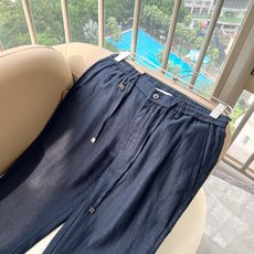 BURBER*Y巴*莉 2026春夏男士休闲裤,男士经典基础款小直筒裤 简洁纯色百搭款五金logo辅料配合 标志性明显, BURBER*Y巴*莉 2026春夏男士休闲裤,男士经典基础款小直筒裤 简洁纯色百搭款五金logo辅料配合 标志性明显,