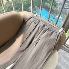 BURBER*Y巴*莉 2026春夏男士休闲裤,男士经典基础款小直筒裤 简洁纯色百搭款五金logo辅料配合 标志性明显, BURBER*Y巴*莉 2026春夏男士休闲裤,男士经典基础款小直筒裤 简洁纯色百搭款五金logo辅料配合 标志性明显,