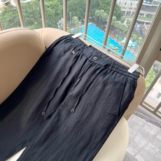 BURBER*Y巴*莉 2026春夏男士休闲裤,男士经典基础款小直筒裤 简洁纯色百搭款五金logo辅料配合 标志性明显, BURBER*Y巴*莉 2026春夏男士休闲裤,男士经典基础款小直筒裤 简洁纯色百搭款五金logo辅料配合 标志性明显,