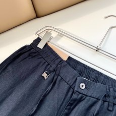 BURBER*Y巴*莉 2026春夏男士休闲裤,男士经典基础款小直筒裤 简洁纯色百搭款五金logo辅料配合 标志性明显, BURBER*Y巴*莉 2026春夏男士休闲裤,男士经典基础款小直筒裤 简洁纯色百搭款五金logo辅料配合 标志性明显,