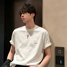Dio*迪家 2026秋冬新款男女同款👫短袖打底衫,专柜同步发售!定制专属260克纯棉面料,定制原版工艺螺纹,胸前log Dio*迪家 2026秋冬新款男女同款👫短袖打底衫,专柜同步发售!定制专属260克纯棉面料,定制原版工艺螺纹,胸前log
