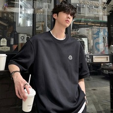 Moncler蒙口2026秋冬新款贸易订单短袖打底衫,全品相!!网红款!胸前logo图案刺绣设计!上身舒适透气,不僵硬, Moncler蒙口2026秋冬新款贸易订单短袖打底衫,全品相!!网红款!胸前logo图案刺绣设计!上身舒适透气,不僵硬,