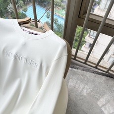 Moncler蒙口2026秋冬新款贸易订单长袖打底衫,全品相!!网红款!胸前logo图案刺绣设计!上身舒适透气,不僵硬, Moncler蒙口2026秋冬新款贸易订单长袖打底衫,全品相!!网红款!胸前logo图案刺绣设计!上身舒适透气,不僵硬,