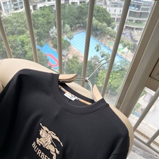 Bur*erry 巴*莉 2026秋冬新款男士长袖打底,品牌最新设计元素!既不单调也不复杂,恰到好处的展现品味!客供顶级 Bur*erry 巴*莉 2026秋冬新款男士长袖打底,品牌最新设计元素!既不单调也不复杂,恰到好处的展现品味!客供顶级