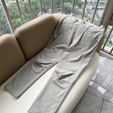 ARCTER*X始*祖鸟 2026春夏新款休闲运动风格休闲裤,户外品牌可能大家第一想到的就是加拿大鹅、始祖鸟。给人一种标 ARCTER*X始*祖鸟 2026春夏新款休闲运动风格休闲裤,户外品牌可能大家第一想到的就是加拿大鹅、始祖鸟。给人一种标