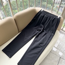 ARCTER*X始*祖鸟 2026春夏新款休闲运动风格休闲裤,户外品牌可能大家第一想到的就是加拿大鹅、始祖鸟。给人一种标 ARCTER*X始*祖鸟 2026春夏新款休闲运动风格休闲裤,户外品牌可能大家第一想到的就是加拿大鹅、始祖鸟。给人一种标