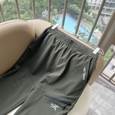 ARCTER*X始*祖鸟 2026春夏新款休闲运动风格休闲裤,户外品牌可能大家第一想到的就是加拿大鹅、始祖鸟。给人一种标 ARCTER*X始*祖鸟 2026春夏新款休闲运动风格休闲裤,户外品牌可能大家第一想到的就是加拿大鹅、始祖鸟。给人一种标