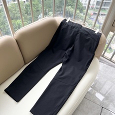 ARCTER*X始*祖鸟 2026春夏新款休闲运动风格休闲裤,户外品牌可能大家第一想到的就是加拿大鹅、始祖鸟。给人一种标 ARCTER*X始*祖鸟 2026春夏新款休闲运动风格休闲裤,户外品牌可能大家第一想到的就是加拿大鹅、始祖鸟。给人一种标