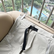ARCTER*X始*祖鸟 2026春夏新款休闲运动风格休闲裤,户外品牌可能大家第一想到的就是加拿大鹅、始祖鸟。给人一种标 ARCTER*X始*祖鸟 2026春夏新款休闲运动风格休闲裤,户外品牌可能大家第一想到的就是加拿大鹅、始祖鸟。给人一种标