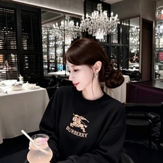 Bur*erry 巴*莉 2026秋冬新款男士长袖打底,品牌最新设计元素!既不单调也不复杂,恰到好处的展现品味!客供顶级 Bur*erry 巴*莉 2026秋冬新款男士长袖打底,品牌最新设计元素!既不单调也不复杂,恰到好处的展现品味!客供顶级