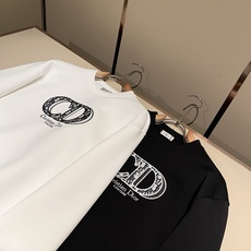 Dio*迪家 2026秋冬新款男女同款👫长袖卫衣,专柜同步发售!定制专属纯棉面料卫衣,定制原版工艺螺纹,采用字母logo Dio*迪家 2026秋冬新款男女同款👫长袖卫衣,专柜同步发售!定制专属纯棉面料卫衣,定制原版工艺螺纹,采用字母logo