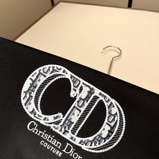 Dio*迪家 2026秋冬新款男女同款👫长袖卫衣,专柜同步发售!定制专属纯棉面料卫衣,定制原版工艺螺纹,采用字母logo Dio*迪家 2026秋冬新款男女同款👫长袖卫衣,专柜同步发售!定制专属纯棉面料卫衣,定制原版工艺螺纹,采用字母logo