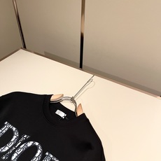 Dio*迪家 2026秋冬新款男女同款👫长袖卫衣,专柜同步发售!定制专属纯棉面料卫衣,定制原版工艺螺纹,采用字母logo Dio*迪家 2026秋冬新款男女同款👫长袖卫衣,专柜同步发售!定制专属纯棉面料卫衣,定制原版工艺螺纹,采用字母logo