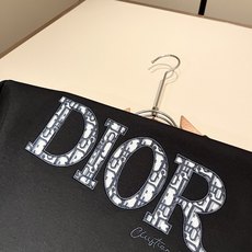 Dio*迪家 2026秋冬新款男女同款👫长袖卫衣,专柜同步发售!定制专属纯棉面料卫衣,定制原版工艺螺纹,采用字母logo Dio*迪家 2026秋冬新款男女同款👫长袖卫衣,专柜同步发售!定制专属纯棉面料卫衣,定制原版工艺螺纹,采用字母logo
