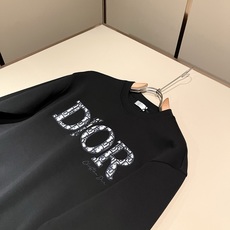 Dio*迪家 2026秋冬新款男女同款👫长袖卫衣,专柜同步发售!定制专属纯棉面料卫衣,定制原版工艺螺纹,采用字母logo Dio*迪家 2026秋冬新款男女同款👫长袖卫衣,专柜同步发售!定制专属纯棉面料卫衣,定制原版工艺螺纹,采用字母logo
