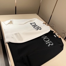 Dio*迪家 2026秋冬新款男女同款👫长袖卫衣,专柜同步发售!定制专属纯棉面料卫衣,定制原版工艺螺纹,采用字母logo Dio*迪家 2026秋冬新款男女同款👫长袖卫衣,专柜同步发售!定制专属纯棉面料卫衣,定制原版工艺螺纹,采用字母logo