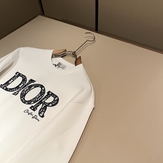 Dio*迪家 2026秋冬新款男女同款👫长袖卫衣,专柜同步发售!定制专属纯棉面料卫衣,定制原版工艺螺纹,采用字母logo Dio*迪家 2026秋冬新款男女同款👫长袖卫衣,专柜同步发售!定制专属纯棉面料卫衣,定制原版工艺螺纹,采用字母logo