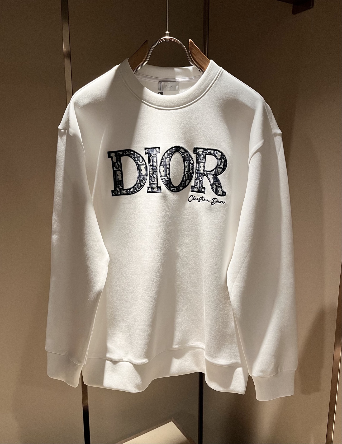 Dio*迪家 2026秋冬新款男女同款👫长袖卫衣,专柜同步发售!定制专属纯棉面料卫衣,定制原版工艺螺纹,采用字母logo Dio*迪家 2026秋冬新款男女同款👫长袖卫衣,专柜同步发售!定制专属纯棉面料卫衣,定制原版工艺螺纹,采用字母logo