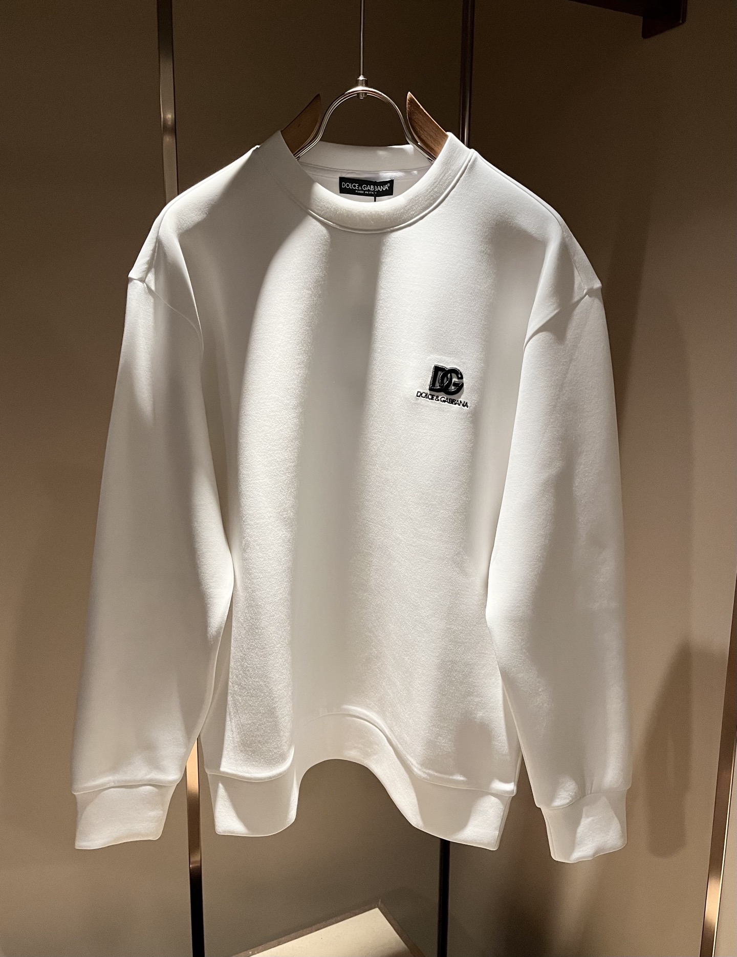 Dolce&Gabba*a 杜嘉*纳2026秋冬新款男女同款👫卫衣,专柜同步发售!定制专属纯棉面料,胸前字母logo刺绣 Dolce&Gabba*a 杜嘉*纳2026秋冬新款男女同款👫卫衣,专柜同步发售!定制专属纯棉面料,胸前字母logo刺绣