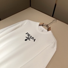 PRAD*A普*达2026秋冬新款男女同款👫长袖卫衣,最新款全网独家首上!!~既经典有时尚百搭,谁不爱啊,将经典再次展现 PRAD*A普*达2026秋冬新款男女同款👫长袖卫衣,最新款全网独家首上!!~既经典有时尚百搭,谁不爱啊,将经典再次展现