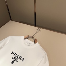 PRAD*A普*达2026秋冬新款男女同款👫长袖卫衣,最新款全网独家首上!!~既经典有时尚百搭,谁不爱啊,将经典再次展现 PRAD*A普*达2026秋冬新款男女同款👫长袖卫衣,最新款全网独家首上!!~既经典有时尚百搭,谁不爱啊,将经典再次展现