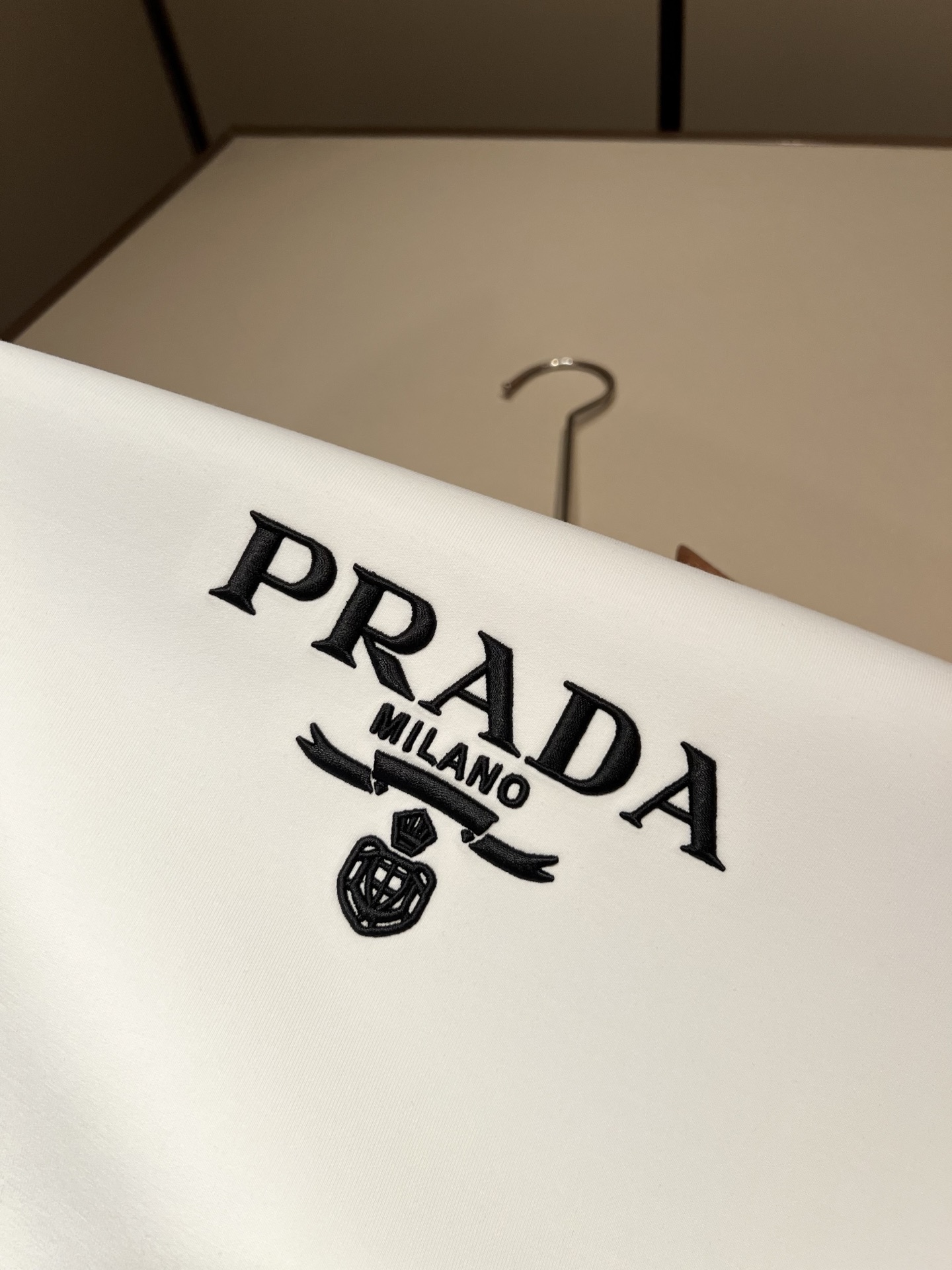 PRAD*A普*达2026秋冬新款男女同款👫长袖卫衣,最新款全网独家首上!!~既经典有时尚百搭,谁不爱啊,将经典再次展现 PRAD*A普*达2026秋冬新款男女同款👫长袖卫衣,最新款全网独家首上!!~既经典有时尚百搭,谁不爱啊,将经典再次展现