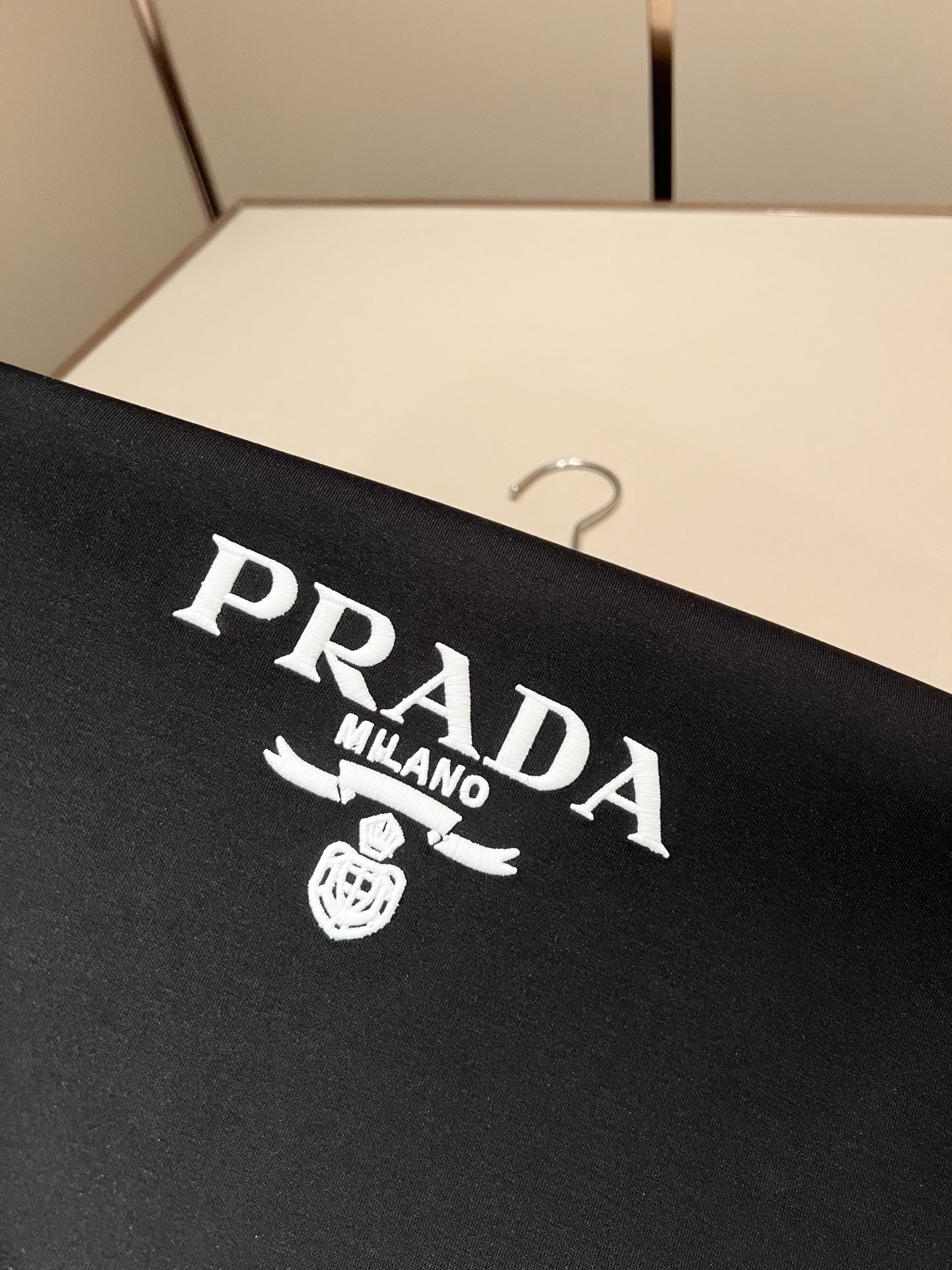 PRAD*A普*达2026秋冬新款男女同款👫长袖卫衣,最新款全网独家首上!!~既经典有时尚百搭,谁不爱啊,将经典再次展现 PRAD*A普*达2026秋冬新款男女同款👫长袖卫衣,最新款全网独家首上!!~既经典有时尚百搭,谁不爱啊,将经典再次展现
