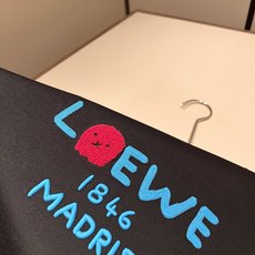 LOE*WE罗*威 2026秋冬男女同款👫长袖卫衣,意大利原厂订单渠道,极具个性高级潮风,标志logo刺绣设计!情侣款定 LOE*WE罗*威 2026秋冬男女同款👫长袖卫衣,意大利原厂订单渠道,极具个性高级潮风,标志logo刺绣设计!情侣款定