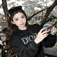 Dio*迪家 2026秋冬新款男女同款👫长袖卫衣,专柜同步发售!定制专属纯棉面料卫衣,定制原版工艺螺纹,采用字母logo Dio*迪家 2026秋冬新款男女同款👫长袖卫衣,专柜同步发售!定制专属纯棉面料卫衣,定制原版工艺螺纹,采用字母logo